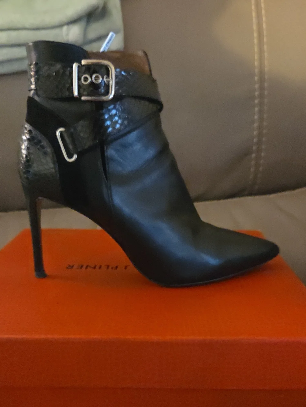Donald J. Pliner chic black